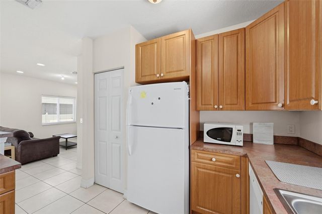 911 NE 12th Avenue, Pompano Beach, FL 33060