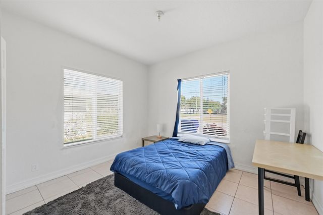 911 NE 12th Avenue, Pompano Beach, FL 33060