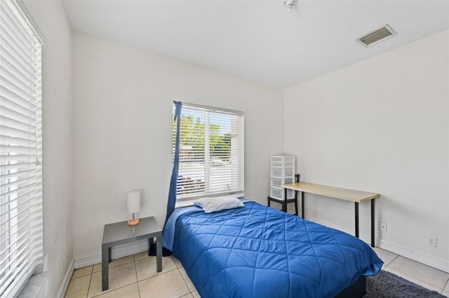 911 NE 12th Avenue, Pompano Beach, FL 33060