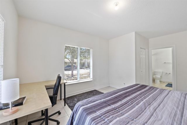 911 NE 12th Avenue, Pompano Beach, FL 33060