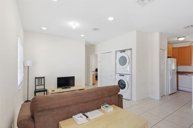 911 NE 12th Avenue, Pompano Beach, FL 33060