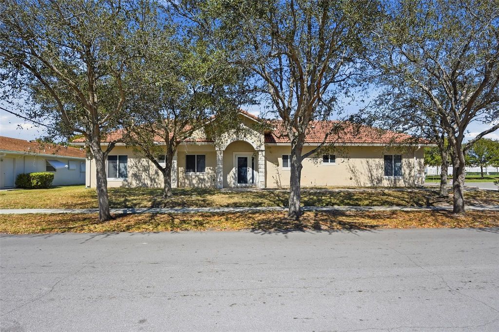 911 NE 12th Avenue, Pompano Beach, FL 33060