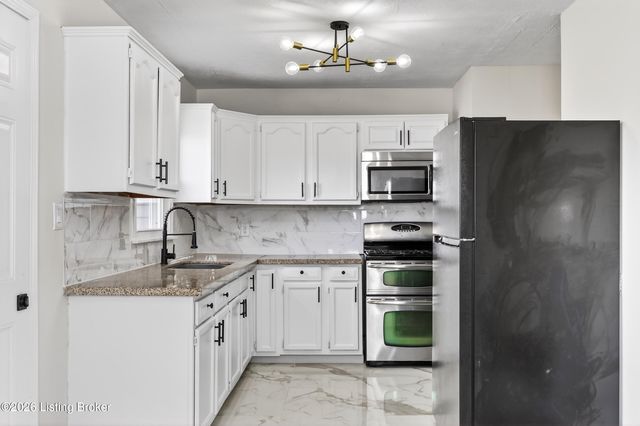 10413 Grafton Hall Rd, Louisville, KY 40272