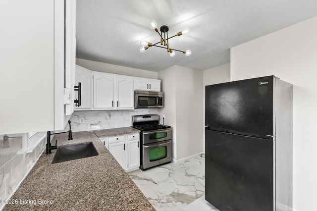 10413 Grafton Hall Rd, Louisville, KY 40272