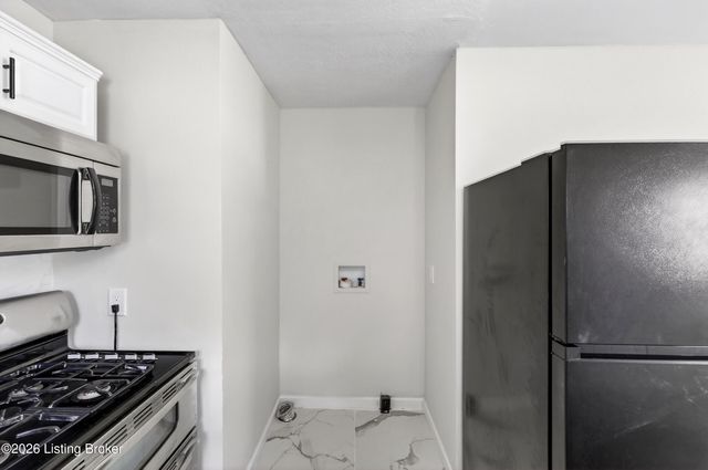 10413 Grafton Hall Rd, Louisville, KY 40272