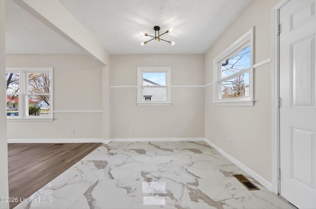 10413 Grafton Hall Rd, Louisville, KY 40272