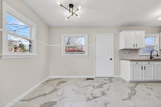 10413 Grafton Hall Rd, Louisville, KY 40272