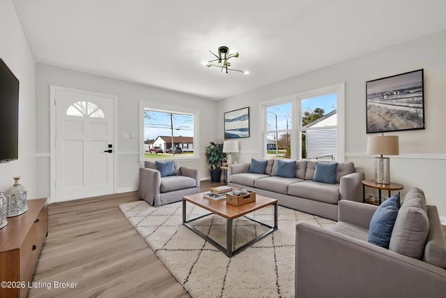 10413 Grafton Hall Rd, Louisville, KY 40272