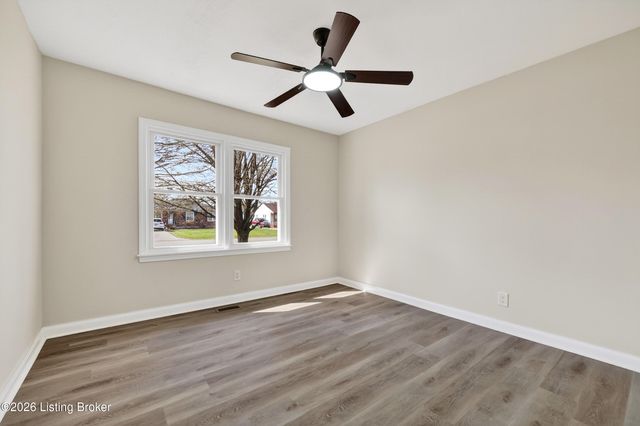 10413 Grafton Hall Rd, Louisville, KY 40272