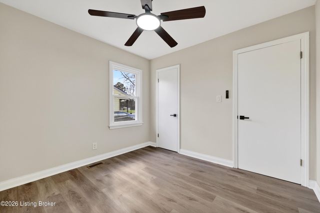 10413 Grafton Hall Rd, Louisville, KY 40272