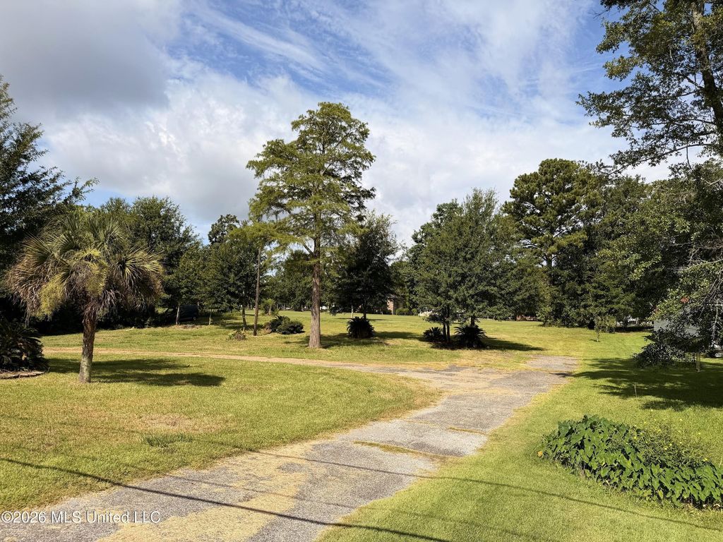 5917 Ridge Road, Ocean Springs, MS 39564