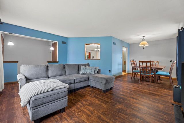 2010 Dixie DRIVE, Waukesha, WI 53189