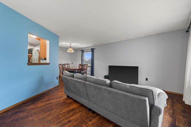 2010 Dixie DRIVE, Waukesha, WI 53189