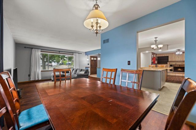 2010 Dixie DRIVE, Waukesha, WI 53189