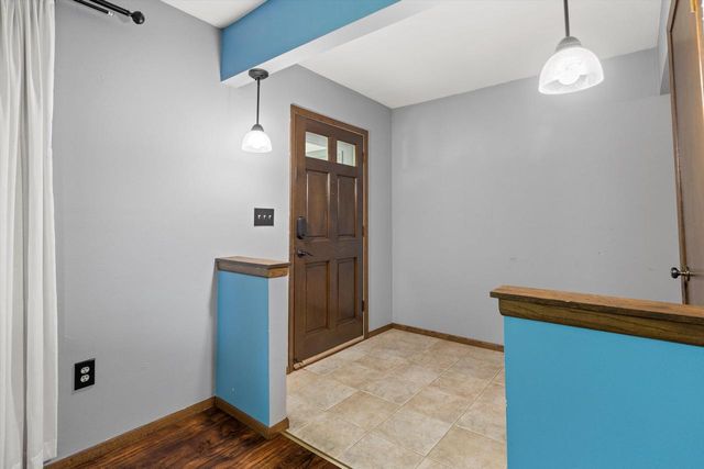 2010 Dixie DRIVE, Waukesha, WI 53189