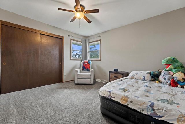 2010 Dixie DRIVE, Waukesha, WI 53189