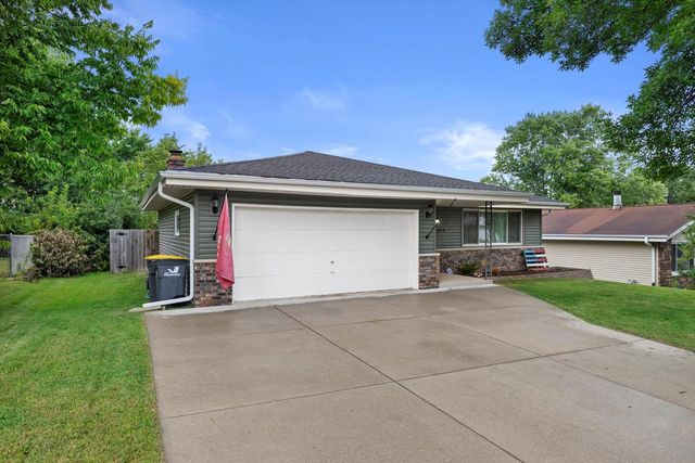 2010 Dixie DRIVE, Waukesha, WI 53189