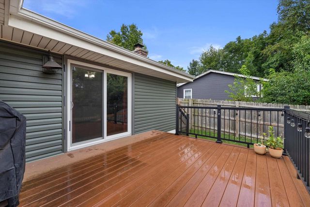 2010 Dixie DRIVE, Waukesha, WI 53189