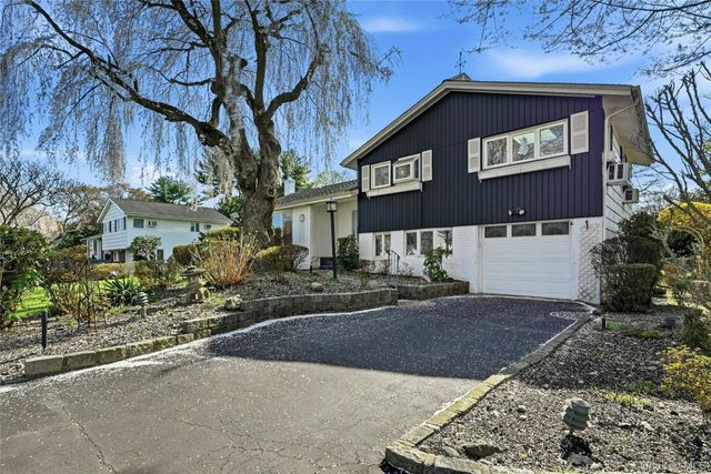 17 Manning Drive, East Northport, NY 11731