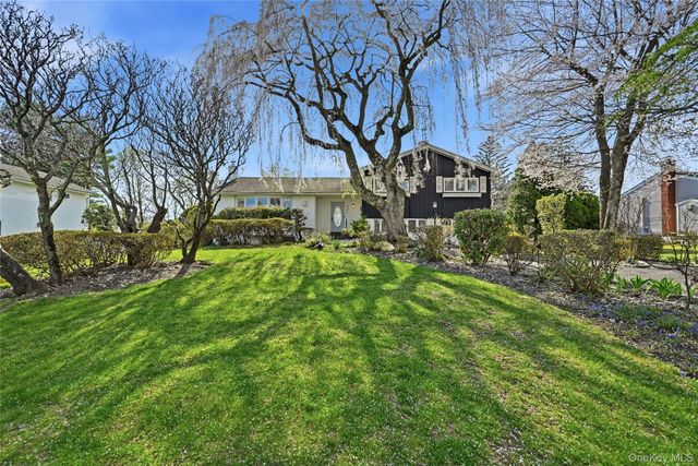 17 Manning Drive, East Northport, NY 11731