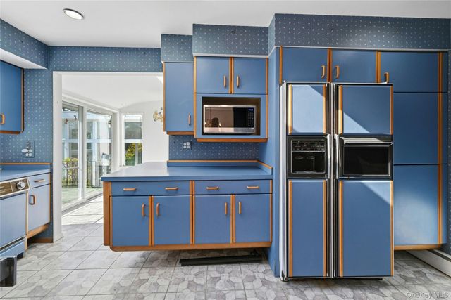 17 Manning Drive, East Northport, NY 11731