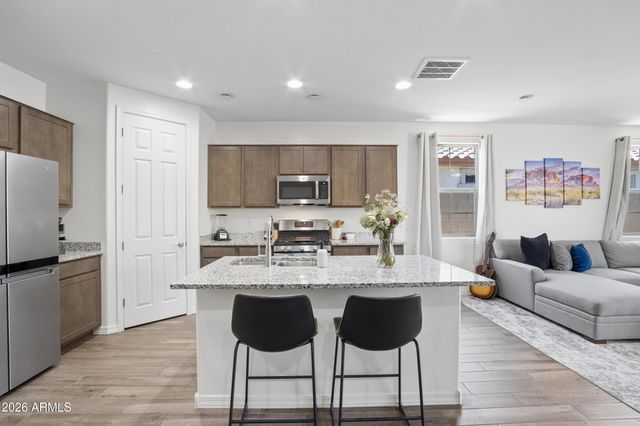 1420 W MACAW Drive, San Tan Valley, AZ 85140
