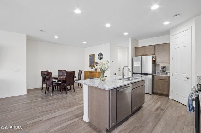 1420 W MACAW Drive, San Tan Valley, AZ 85140