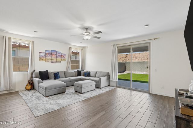1420 W MACAW Drive, San Tan Valley, AZ 85140