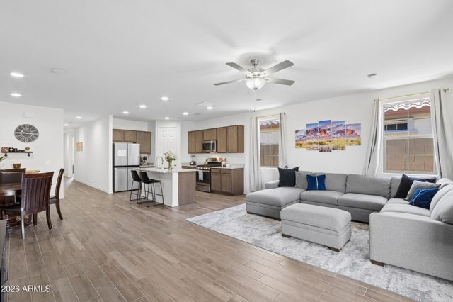 1420 W MACAW Drive, San Tan Valley, AZ 85140