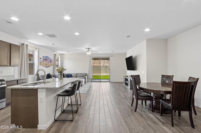 1420 W MACAW Drive, San Tan Valley, AZ 85140