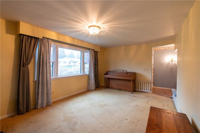 91 Shoreway Drive, Greece, NY 14612