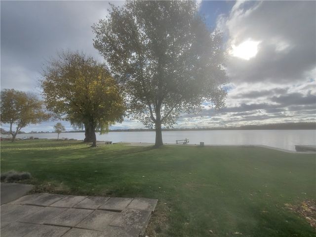 91 Shoreway Drive, Greece, NY 14612