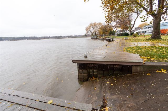 91 Shoreway Drive, Greece, NY 14612