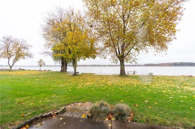 91 Shoreway Drive, Greece, NY 14612