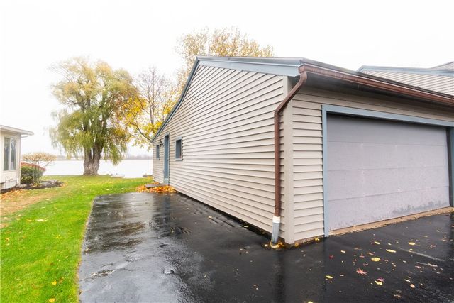 91 Shoreway Drive, Greece, NY 14612