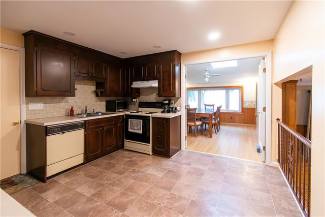 91 Shoreway Drive, Greece, NY 14612