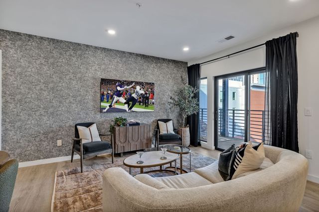 635 7th Ave S Apt 405, Nashville, TN 37203