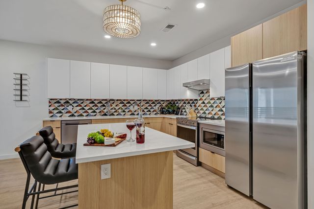 635 7th Ave S Apt 405, Nashville, TN 37203