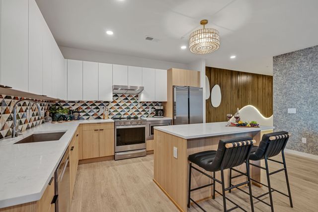 635 7th Ave S Apt 405, Nashville, TN 37203