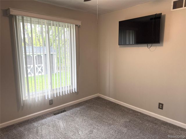 27860 Park Court, Madison Heights, MI 48071