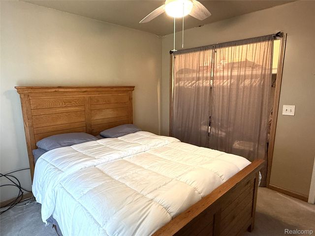 27860 Park Court, Madison Heights, MI 48071