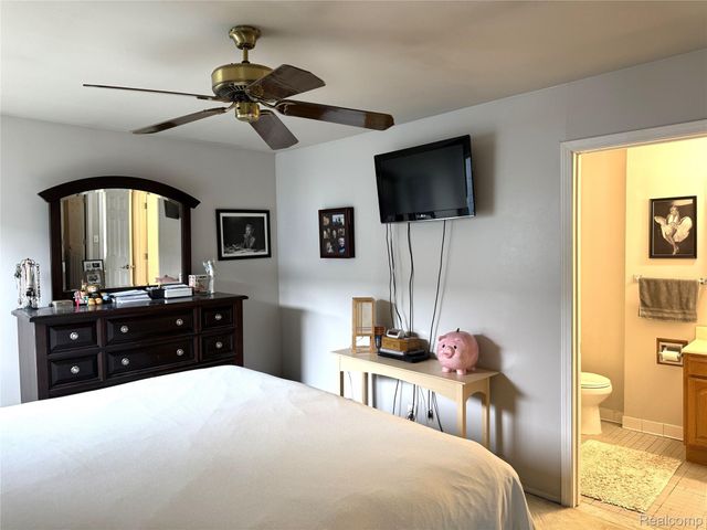 27860 Park Court, Madison Heights, MI 48071