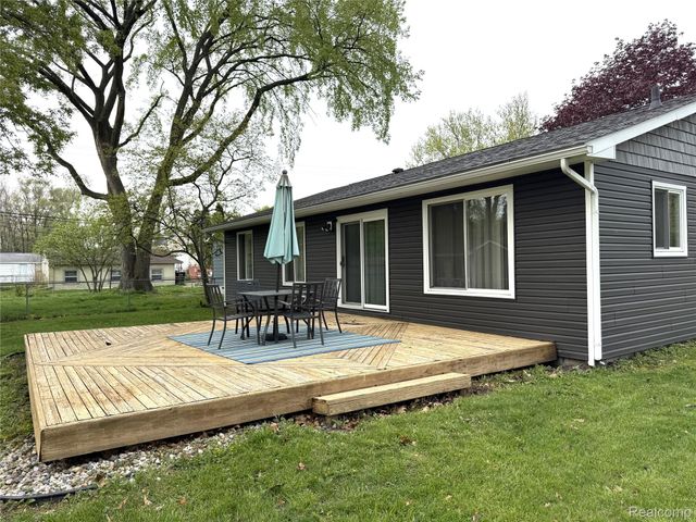 27860 Park Court, Madison Heights, MI 48071