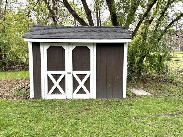 27860 Park Court, Madison Heights, MI 48071
