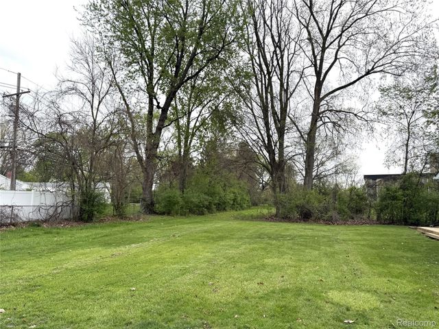 27860 Park Court, Madison Heights, MI 48071