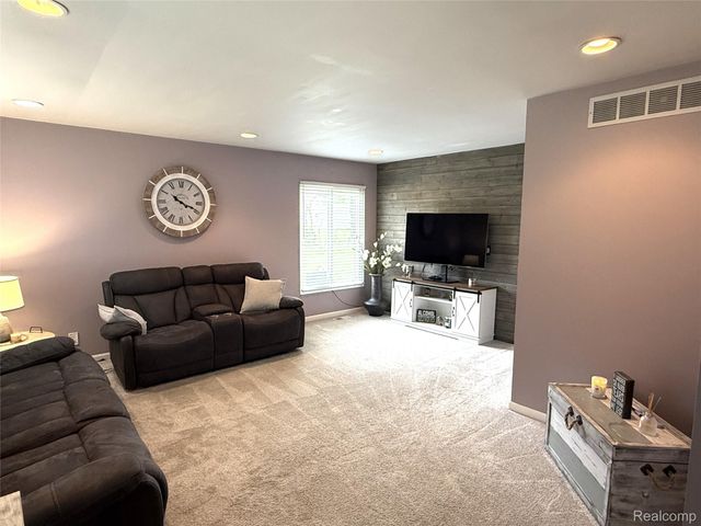 27860 Park Court, Madison Heights, MI 48071