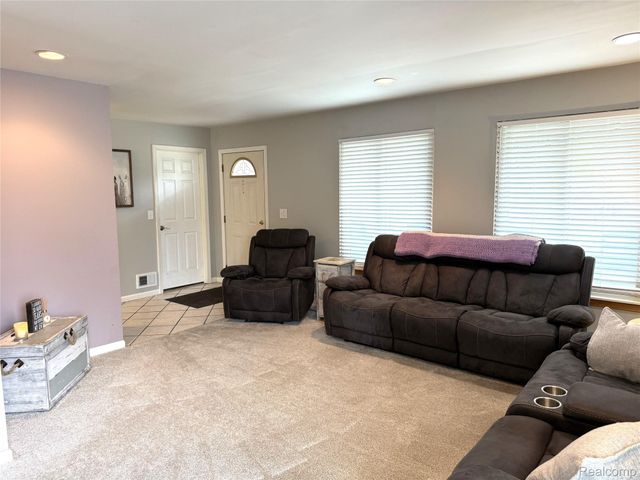 27860 Park Court, Madison Heights, MI 48071