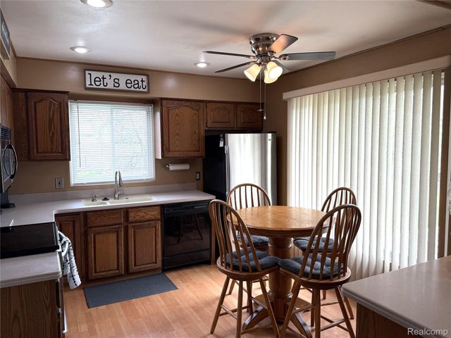 27860 Park Court, Madison Heights, MI 48071