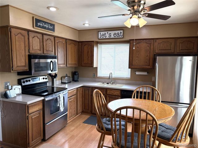 27860 Park Court, Madison Heights, MI 48071