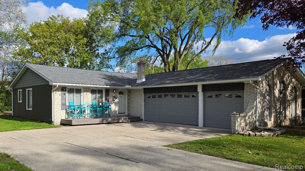 27860 Park Court, Madison Heights, MI 48071
